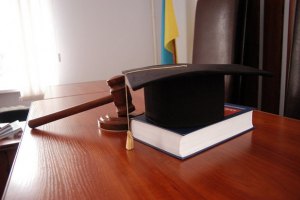 Клюев защищает честь в Печерском суде