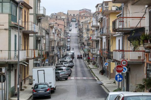 Сицилия пообещала туристам оплатить половину стоимости авиабилетов после отмены карантина