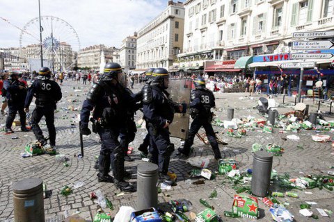 В результате столкновений между болельщиками в Марселе задержаны десять человек