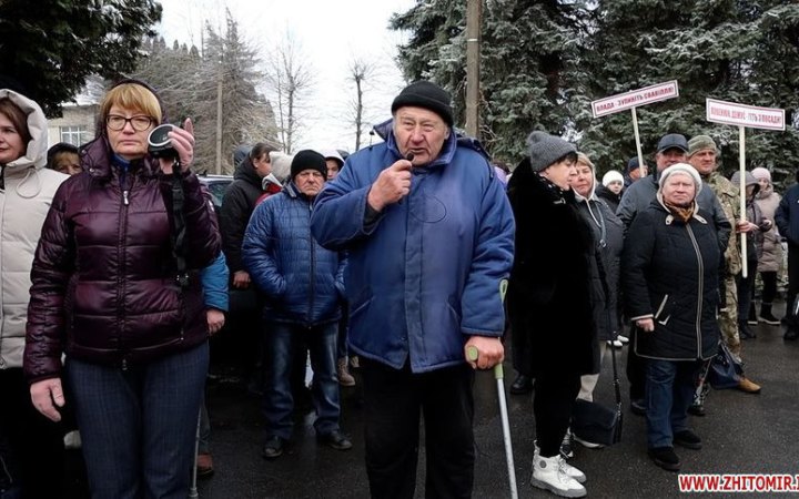 Гендиректора лікарні кинули у сміттєвий бак: поліція Житомирщини відкрила провадження 