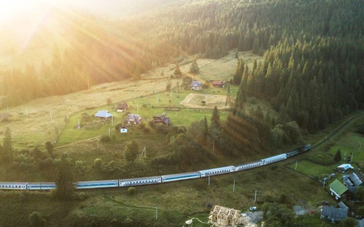 Укрзалізниця попередила про тимчасове перекриття руху на дільниці на заході України