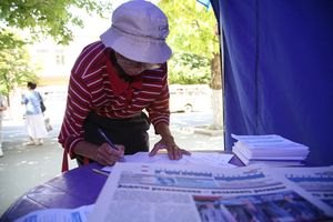 Київські школярі напали на агітаторів Партії регіонів