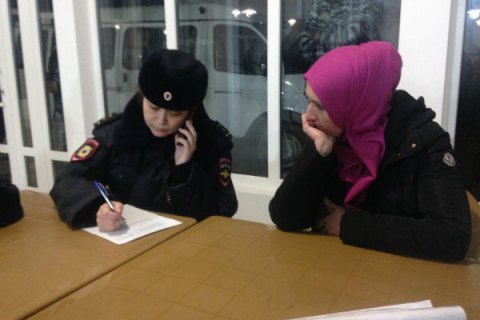 В Крыму на встречу родственников политзаключенных пригнали два автозака и ОМОН