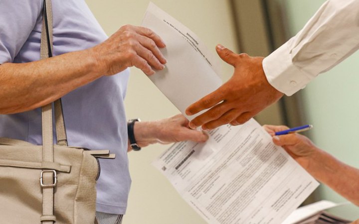 ХДС перемагає на місцевих виборах у Німеччині, а ультраправі програли всі міста