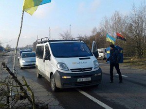 "Свобода" блокує проїзд російських фур через територію України