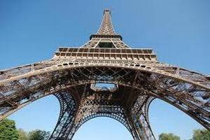 Париж установил новый рекорд посещаемости туристами