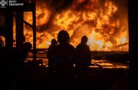 У передмісті Одеси через атаку дронів загорівся об'єкт паливно-енергетичної інфраструктури (доповнено)