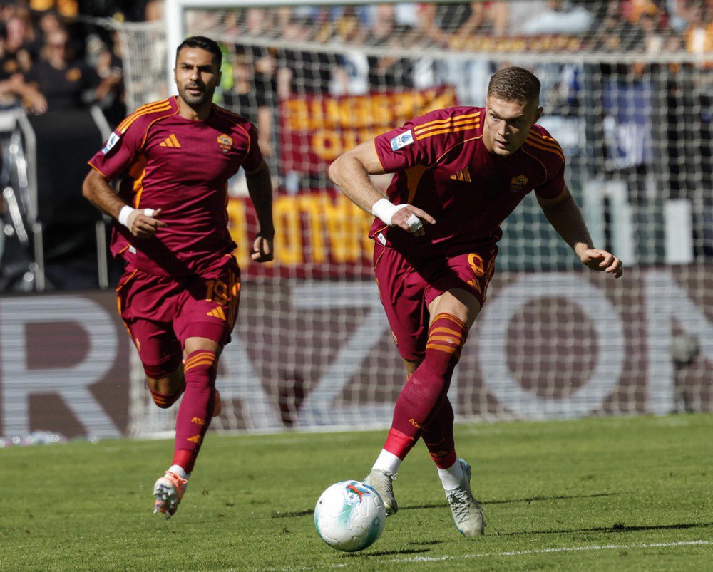 Артем Довбик під час гри