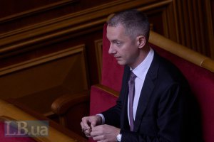 Глава АП Ложкин сфальсифицировал информацию о своем образовании, - СМИ