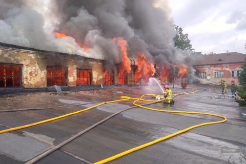 В Ужгороде горят склады механического завода