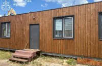 Про підозру у привласненні коштів повідомили директору компанії, що будувала модульні будинки в Мощуні