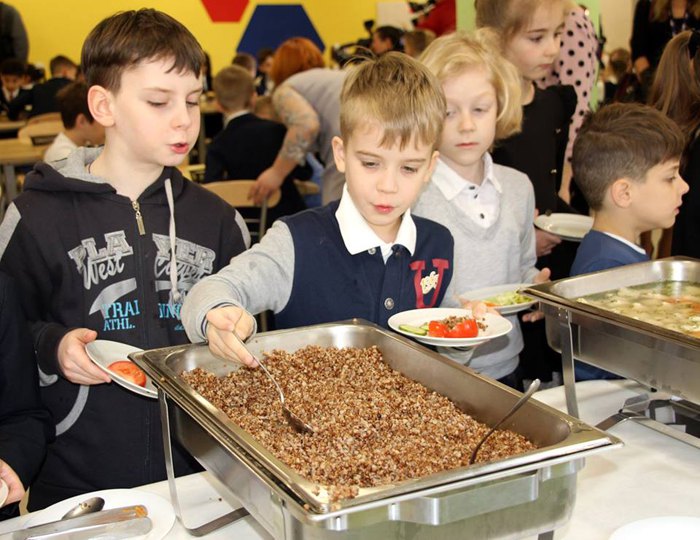 Мультипрофільне харчування за принципом «шведського столу» в їдальні школи №88 Печерського району в Києві