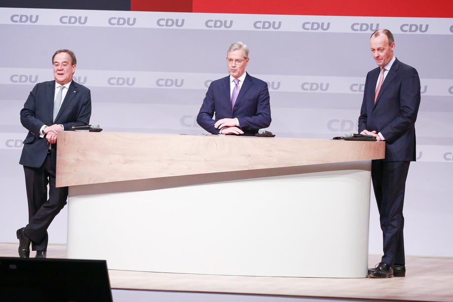 Зліва направо: Армін Лашет, Норберт Реттген і Фрідріх Мерц під час віртуального з'їзду партії Християнсько-демократичного союзу
Німеччини (ХДС) у Берліні, 16 січня 2021 .