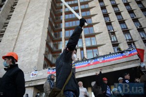 Міліція стверджує, що не залишала територію Донецької ОДА