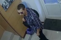 В Киеве грабитель "обменника" ранил полицейского