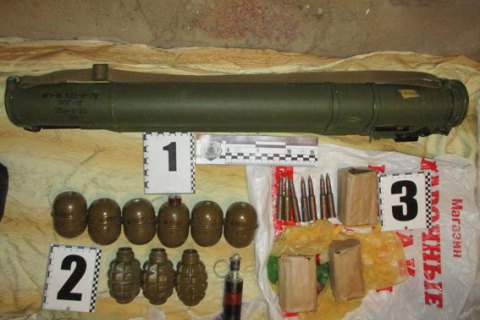 Житель Сум зберігав у підвалі гранатомет і боєприпаси