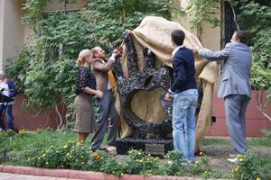 В Одессе открыли памятник Стиву Джобсу