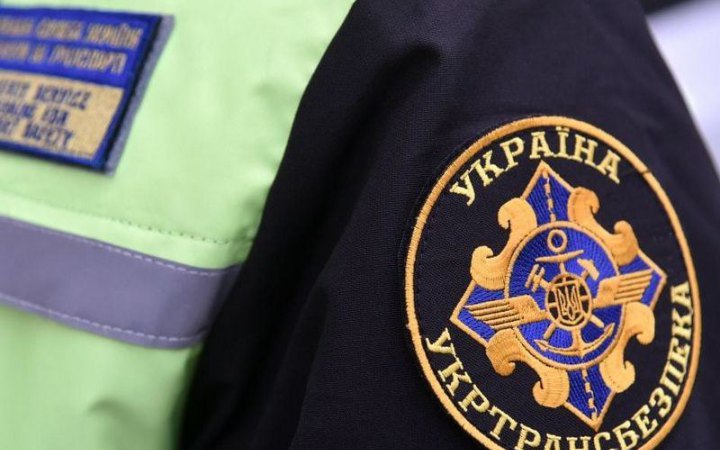 Двох інспекторів Укртрансбезпеки, яких піймали при спробі взяти хабар, відсторонили від роботи