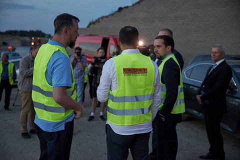 ​Заместитель главы ОП проинспектировал ночное строительство трассы Днепр - Решетиловка