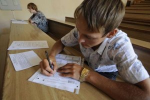11-классники сегодня пишут аттестацию по украинскому языку 