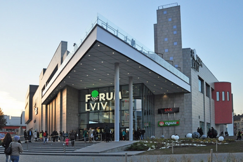 Во Львове "заминировали" два крупнейших торговых центра