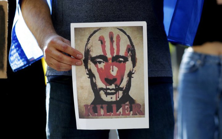 У Швеції на торгове представництво Росії з дрона скинули банку з фарбою