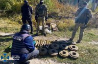 В Луганской области возле автотрассы нашли тайник с противотанковыми минами