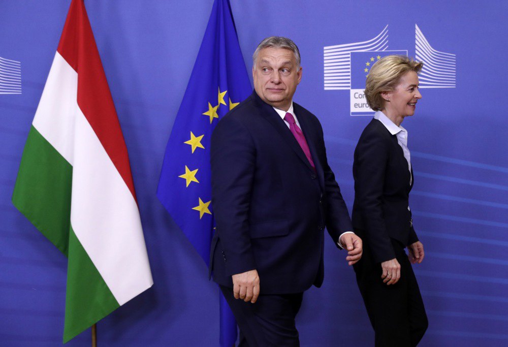Президентка Єврокомісії Урсула фон дер Ляєн і прем’єр-міністр Угорщини Віктор Орбан під час зустрічі в Брюсселі, 3 лютого 2020 року.