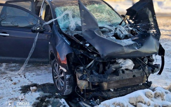 На Сумщині росіяни атакували цивільне авто, постраждали троє людей