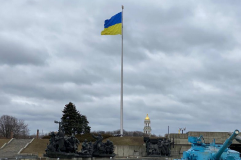 В Киеве обновили главный флаг Украины, – Кличко