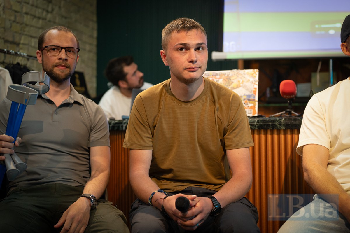 Анатолій «Вчитель ( у центрі) і Андрій Петрук (ліворуч)