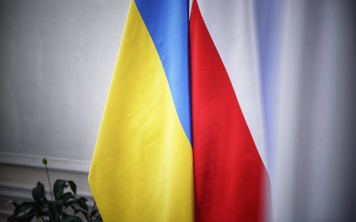 Заборона Польщею імпорту зерна з України може бути повʼязана з передвиборчою політикою, – Bloomberg