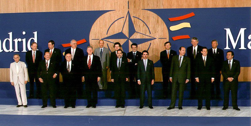 Лідери країн-членів НАТО під час саміту в Мадриді, 9 липня 1997 року.