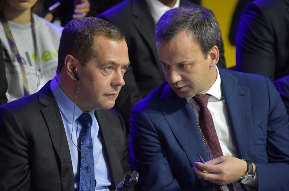 Аркадій Дворкович (праворуч) разом з Медведєвим, 2016 рік