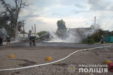 В Запорожской области в результате аварии перевернулся и загорелся бензовоз 