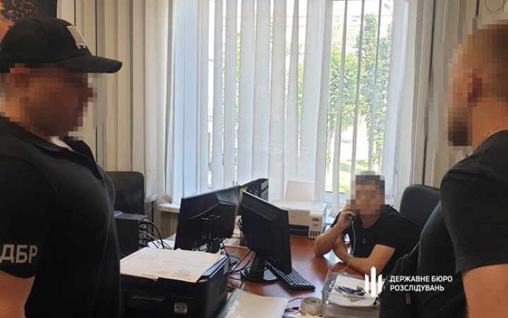 ​​ДБР викрило ще одного правоохоронця з Дніпра, причетного до видалення даних про ухилянтів
