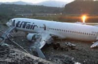 В аэропорту Сочи Boeing выкатился за полосу в реку и загорелся, 18 пострадавших