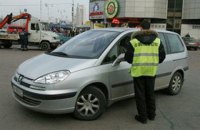 В Киеве произошла потасовка между владельцем сети магазинов и инспектором по парковке 