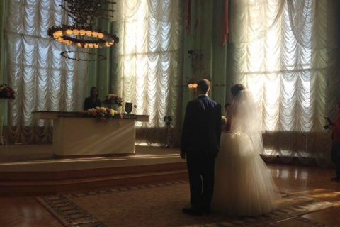 В Украине запустили пилотный проект по регистрации брака за сутки