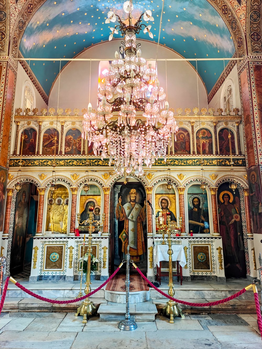 Головна церква (кафолікон) монастиря святого Міни, де відбулася різанина тих, хто там переховувався.