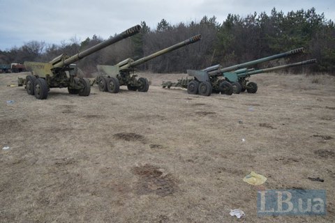 Україна відвела всю артилерію від лінії фронту на Донбасі