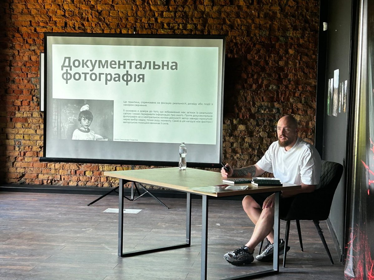 Лекція Сергія Мельниченка 'Фотографія після 2022: досвід, зміна оптики, нова документальність', 2026.
