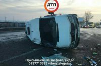 Чотири людини постраждали у масштабній ДТП на Окружній у Києві