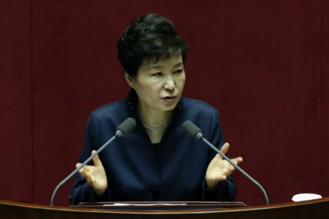 Пак Кин Хе попросила пробачення в південнокорейців і пообіцяла співпрацювати зі слідством