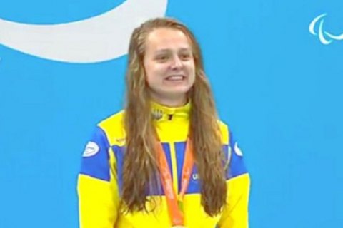 ​​Плавчиня Стеценко здобула для України третє золото на Паралімпіаді в Токіо