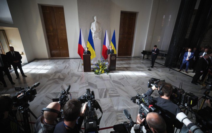 Зеленський: припинення вогню можливе у будь-який момент і має тривати щонайменше 30 днів