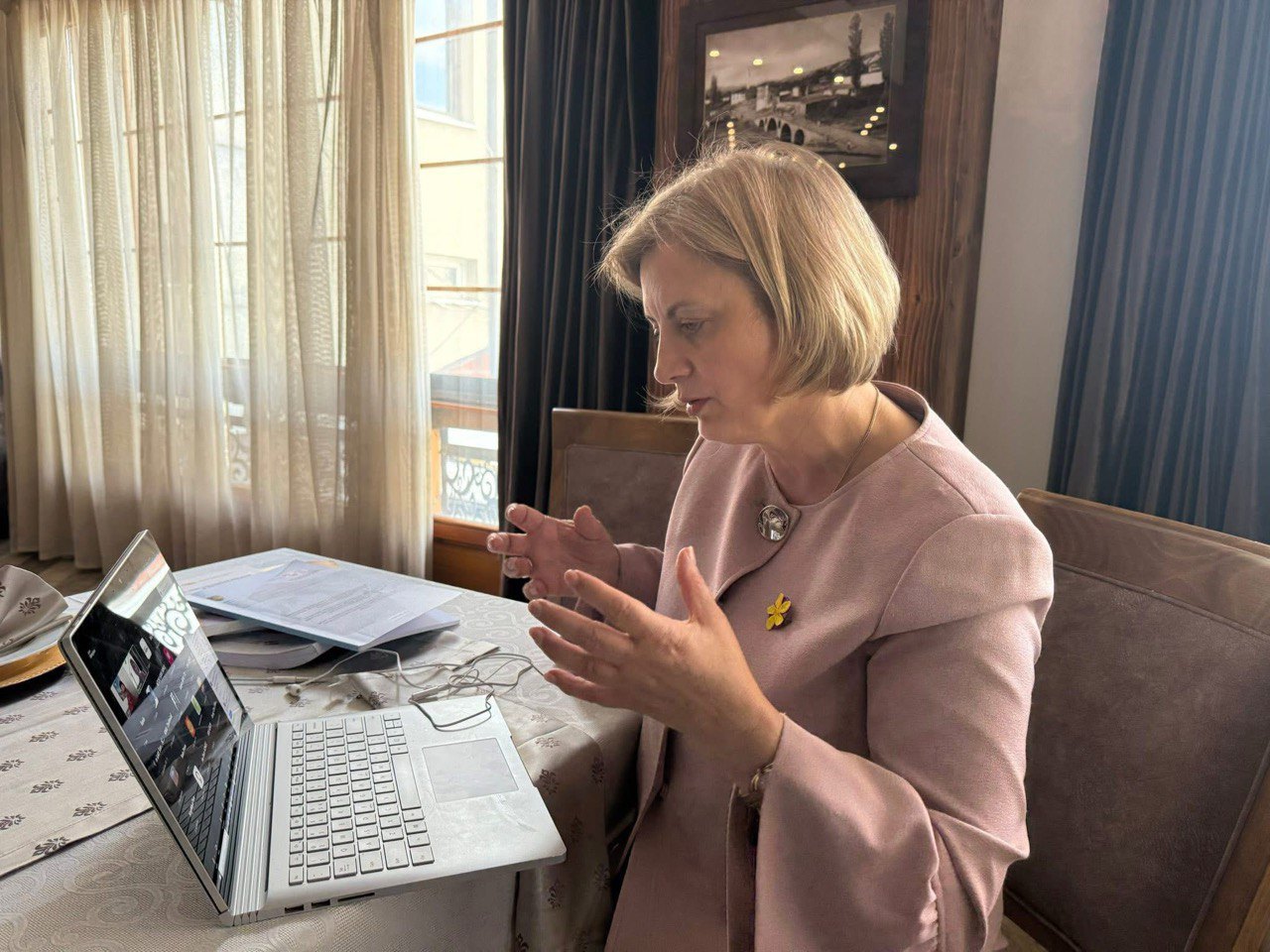 Феріде Рушіті на роботі