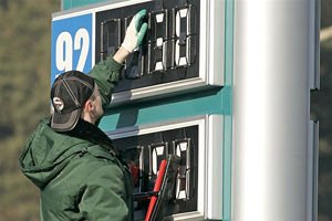 Продажи бензина в мае сократились на 8% 
