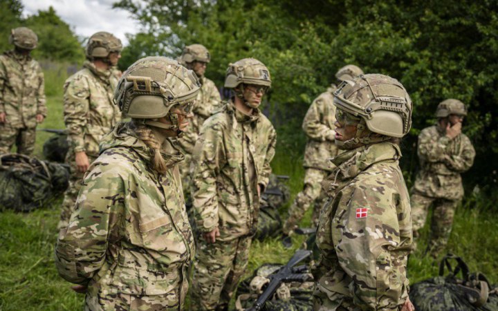 Данія запроваджує обов’язкову військову службу для жінок із наступного року