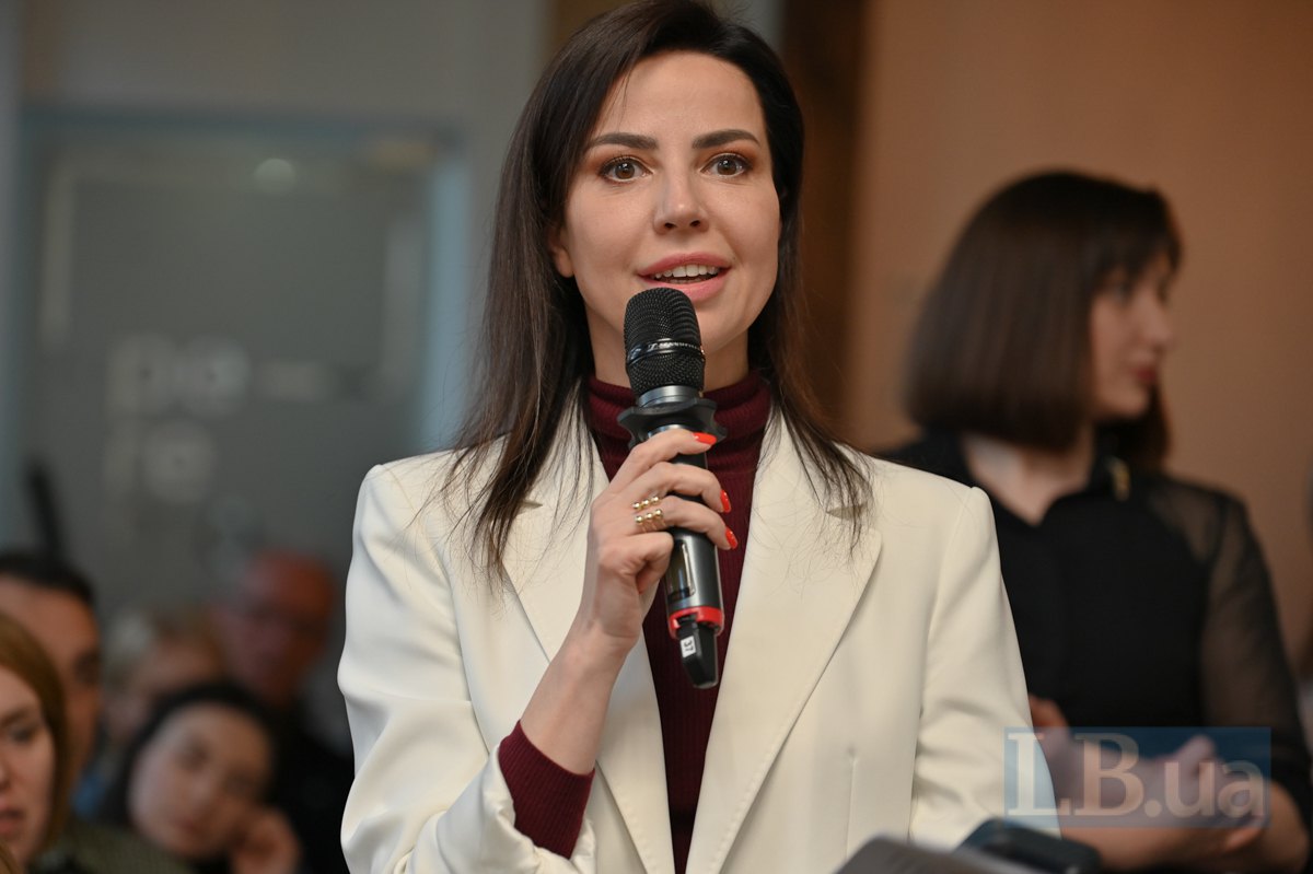 народна депутатка Оксана Дмитрієва